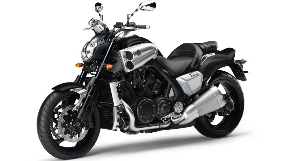 A VMax está equipada com freios a disco nas rodas dianteira e traseira | <a href="https://gutenberg.quatrorodas.abril.com.br/moto/noticias/tmax-destaque-yamaha-salao-duas-rodas-756402.shtml" rel="migration">Leia mais</a>