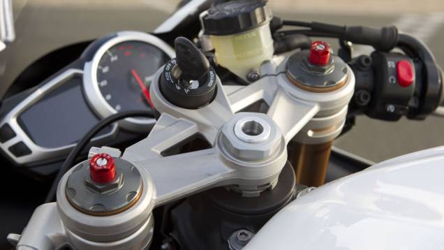 Motor de 675 cc entrega 128 cavalos de potência a 12500 rpm | <a href="https://gutenberg.quatrorodas.abril.com.br/moto/noticias/triumph-daytona-675-chega-r-41-900-781670.shtml" rel="migration">Leia mais</a> Motor de 675 cc entrega 128 cavalos de potência a 12500 rpm | <a href="https://gutenberg.quatrorodas.abril.com.br/moto/noticias/triumph-daytona-675-chega-r-41-900-781670.shtml" rel="migration">Leia mais</a>