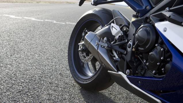Moto tem transmissão de seis velocidades | <a href="https://gutenberg.quatrorodas.abril.com.br/moto/noticias/triumph-daytona-675-chega-r-41-900-781670.shtml" rel="migration">Leia mais</a> Moto tem transmissão de seis velocidades | <a href="https://gutenberg.quatrorodas.abril.com.br/moto/noticias/triumph-daytona-675-chega-r-41-900-781670.shtml" rel="migration">Leia mais</a>