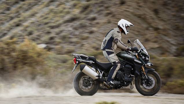 Motor de 1215 cc entrega 137 cavalos de potência a 9300 rpm | <a href="https://gutenberg.quatrorodas.abril.com.br/moto/noticias/triumph-revela-lancamentos-salao-duas-rodas-756393.shtml" rel="migration">Leia mais</a> Motor de 1215 cc entrega 137 cavalos de potência a 9300 rpm | <a href="https://gutenberg.quatrorodas.abril.com.br/moto/noticias/triumph-revela-lancamentos-salao-duas-rodas-756393.shtml" rel="migration">Leia mais</a>