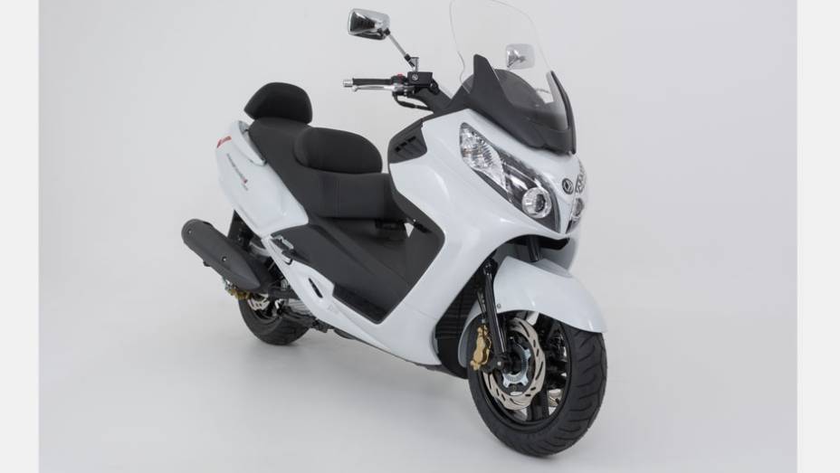 Dafra lança Maxsym 400i no Salão Duas Rodas 2013 | <a href="https://gutenberg.quatrorodas.abril.com.br/moto/noticias/dafra-apresenta-novos-modelos-salao-duas-rodas-756438.shtml" rel="migration">Leia mais</a>