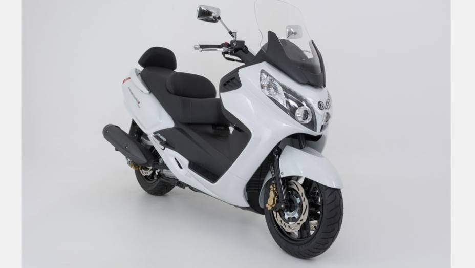Dafra lan&ccedil;a Maxsym 400i no Sal&atilde;o Duas Rodas 2013 | <a href="https://gutenberg.quatrorodas.abril.com.br/moto/noticias/dafra-apresenta-novos-modelos-salao-duas-rodas-756438.shtml" rel="migration">Leia mais</a>