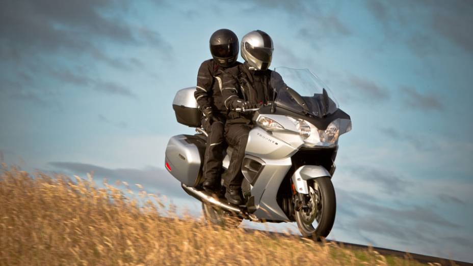 Modelo ser&aacute; importado diretamente da Inglaterra | <a href="https://gutenberg.quatrorodas.abril.com.br/moto/noticias/triumph-revela-lancamentos-salao-duas-rodas-756393.shtml" rel="migration">Leia mais</a>
