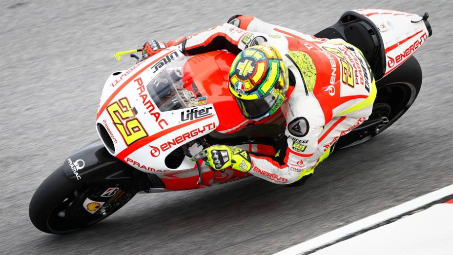 Andrea Iannone fechou a lista dos 10 mais rápidos para o GP da Malásia | <a href="https://gutenberg.quatrorodas.abril.com.br/moto/noticias/motogp-marquez-conquista-pole-malasia-756881.shtml" rel="migration">Leia mais</a>