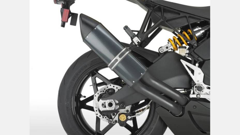 Detalhe do escapamento | <a href="https://gutenberg.quatrorodas.abril.com.br/moto/noticias/erik-buell-racing-apresenta-nova-1190rx-757464.shtml" rel="migration">Leia mais</a>