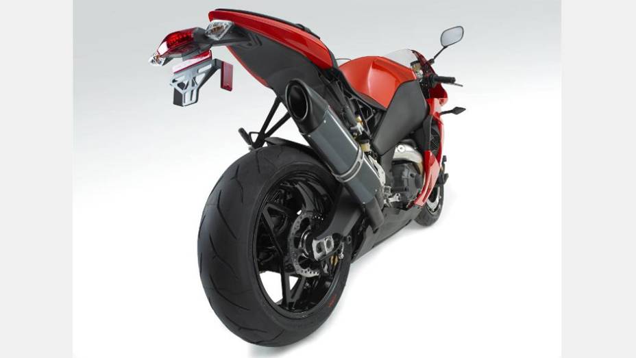 A Erik Buell Racing 1190RX custa 18.995 dólares nos Estados Unido | <a href="https://gutenberg.quatrorodas.abril.com.br/moto/noticias/erik-buell-racing-apresenta-nova-1190rx-757464.shtml" rel="migration">Leia mais</a>