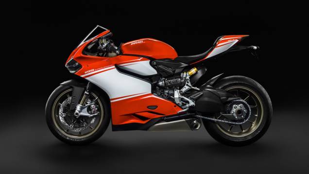 Motor de 1198 cc Superquadro entrega uma potência que supera os 200 cavalos a 11.500 rpm... | <a href="https://gutenberg.quatrorodas.abril.com.br/moto/noticias/ducati-revela-nova-1199-superleggera-757832.shtml" rel="migration">Leia mais</a> Motor de 1198 cc Superquadro entrega uma potência que supera os 200 cavalos a 11.500 rpm... | <a href="https://gutenberg.quatrorodas.abril.com.br/moto/noticias/ducati-revela-nova-1199-superleggera-757832.shtml" rel="migration">Leia mais</a>