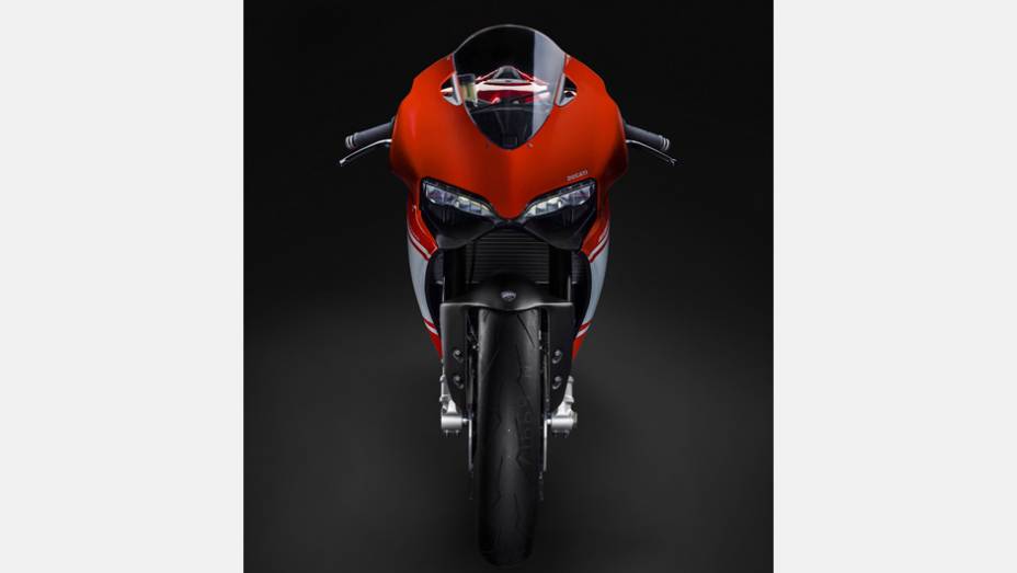 ... e um torque máximo de 13,66 mkgf | <a href="https://gutenberg.quatrorodas.abril.com.br/moto/noticias/ducati-revela-nova-1199-superleggera-757832.shtml" rel="migration">Leia mais</a>