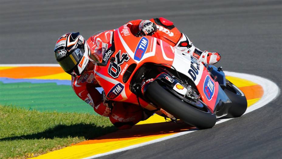 Depois das motos da Honda e da Yamaha, apareceu Dovizioso com a Ducati em nono | <a href="https://gutenberg.quatrorodas.abril.com.br/moto/noticias/motogp-marquez-largara-pole-valencia-759861.shtml" rel="migration">Leia mais</a>