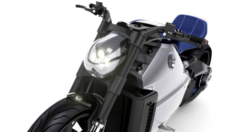 Sua bateria de íons de lítio de 12,8 kWh permite um alcance de até 180 quilômetros | <a href="https://gutenberg.quatrorodas.abril.com.br/moto/noticias/voxan-wattman-2014-apresentada-paris-762085.shtml" rel="migration">Leia mais</a>