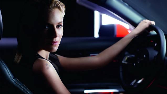 Atriz e modelo inglesa, Siena Miller faz uma bala dupla com esse carro, não acham? | <a href="https://gutenberg.quatrorodas.abril.com.br/blogs/planeta-carro/2013/12/06/nao-gostou-do-novo-mustang/" rel="migration">Leia mais</a> Atriz e modelo inglesa, Siena Miller faz uma bala dupla com esse carro, não acham? | <a href="https://gutenberg.quatrorodas.abril.com.br/blogs/planeta-carro/2013/12/06/nao-gostou-do-novo-mustang/" rel="migration">Leia mais</a>