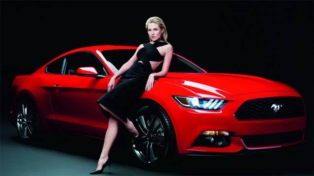 Siena Miller e Ford Mustang, sexy e elegante | <a href="https://gutenberg.quatrorodas.abril.com.br/blogs/planeta-carro/2013/12/06/nao-gostou-do-novo-mustang/" rel="migration">Leia mais</a> Siena Miller e Ford Mustang, sexy e elegante | <a href="https://gutenberg.quatrorodas.abril.com.br/blogs/planeta-carro/2013/12/06/nao-gostou-do-novo-mustang/" rel="migration">Leia mais</a>