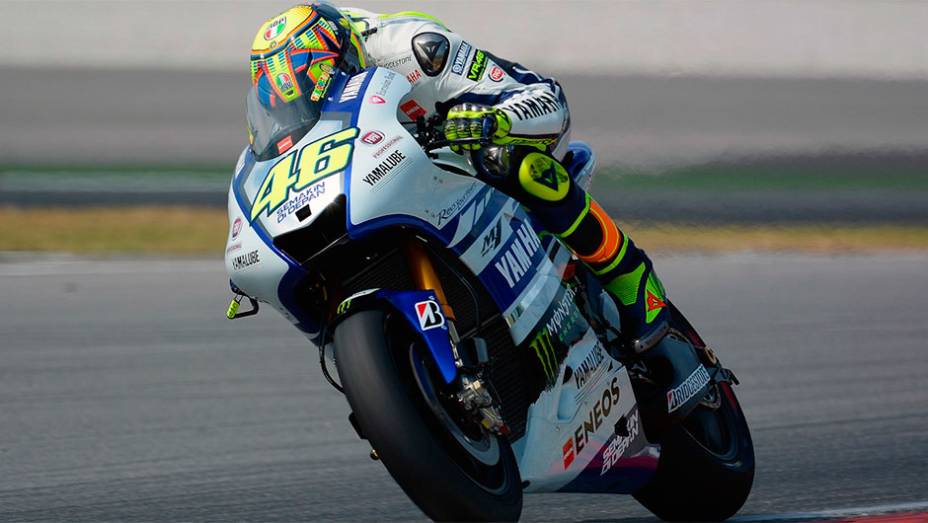 Valentino Rossi surpreendeu e foi o segundo mais rápido | <a href="https://gutenberg.quatrorodas.abril.com.br/moto/noticias/motogp-marquez-lidera-primeiro-dia-testes-sepang-772341.shtml" rel="migration">Leia mais</a>