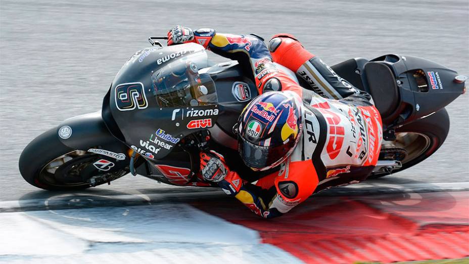 O alemão Stefan Bradl foi o sexto melhor nesta terça-feira | <a href="https://gutenberg.quatrorodas.abril.com.br/moto/noticias/motogp-marquez-lidera-primeiro-dia-testes-sepang-772341.shtml" rel="migration">Leia mais</a>