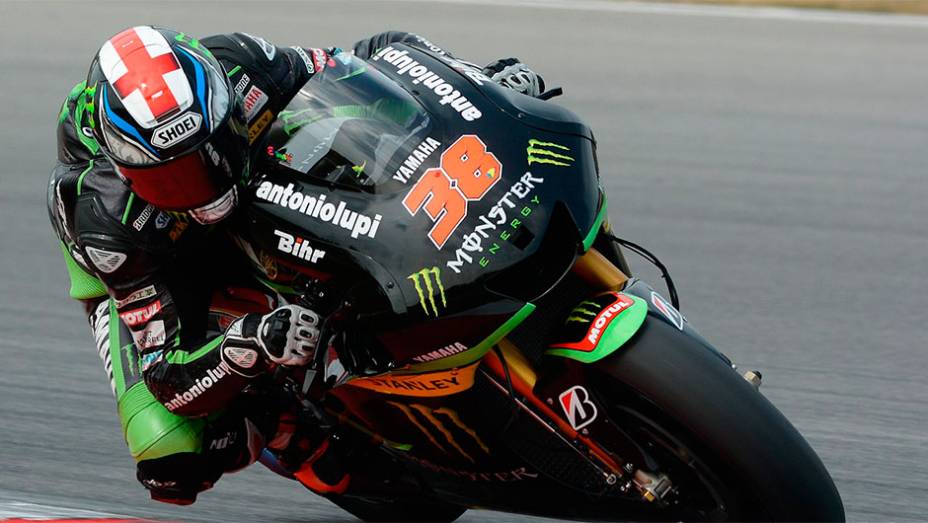 Bradley Smith foi o oitavo melhor | <a href="https://gutenberg.quatrorodas.abril.com.br/moto/noticias/motogp-marc-marquez-insuperavel-malasia-772574.shtml" rel="migration">Leia mais</a>