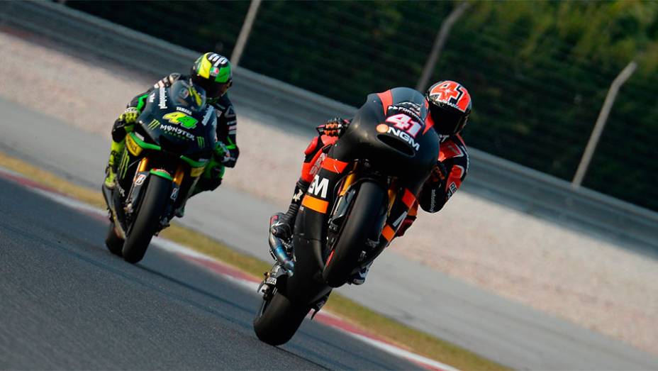 Pol Espargaró (44), irmão de Aleix (41), foi o nono | <a href="https://gutenberg.quatrorodas.abril.com.br/moto/noticias/motogp-marc-marquez-insuperavel-malasia-772574.shtml" rel="migration">Leia mais</a>