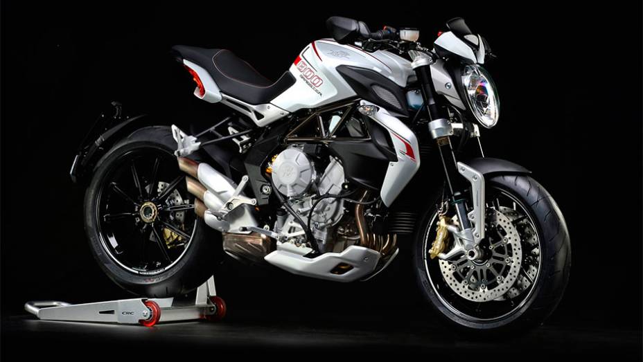 MV Agusta lança Brutale 800 Dragster | <a href="https://gutenberg.quatrorodas.abril.com.br/moto/noticias/mv-agusta-lanca-brutale-800-dragster-773077.shtml" rel="migration">Leia mais</a>