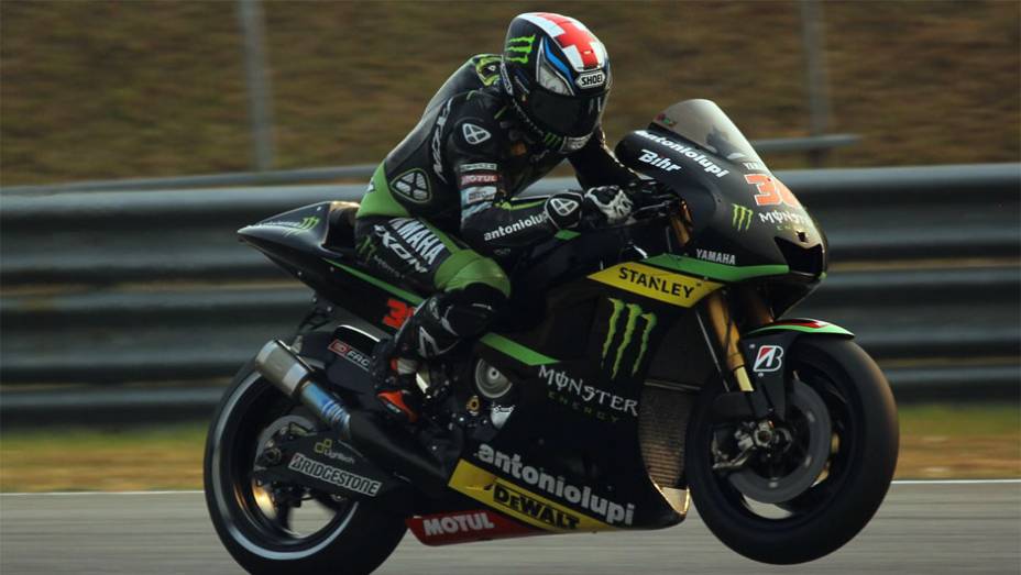... seguido pelo ex-companheiro de equipe, Bradley Smith | <a href="https://gutenberg.quatrorodas.abril.com.br/moto/noticias/motogp-rossi-pedrosa-sao-mais-rapidos-sepang-775026.shtml" rel="migration">Leia mais</a>