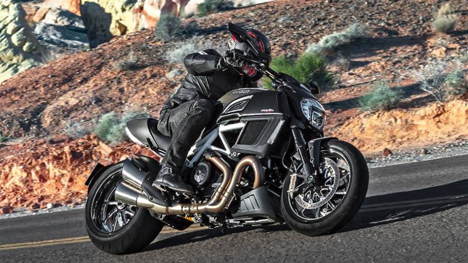 Ducati apresenta Diavel reestilizada | <a href="https://gutenberg.quatrorodas.abril.com.br/moto/noticias/ducati-apresenta-diavel-reestilizada-775578.shtml" rel="migration">Leia mais</a>