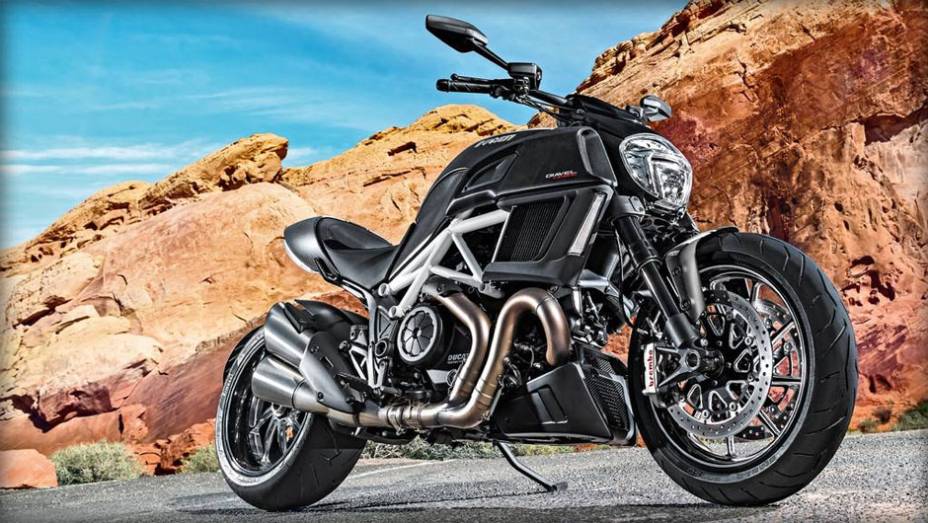 Além das novidades no design, a motocicleta italiana conta também com inovações nos equipamentos e no desempenho | <a href="https://gutenberg.quatrorodas.abril.com.br/moto/noticias/ducati-apresenta-diavel-reestilizada-775578.shtml" rel="migration">Leia mais</a>