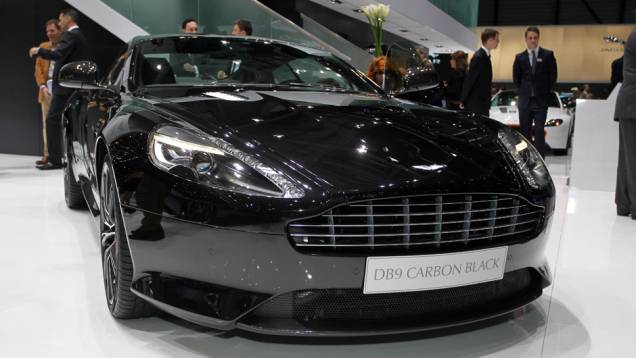 Aston Martin DB9 Carbon Black | <a href="https://gutenberg.quatrorodas.abril.com.br/noticias/saloes/genebra-2014/aston-martin-levara-edicoes-especiais-vantage-db9-genebra-774029.shtml" rel="migration">Leia mais</a> | <a href="https://gutenberg.quatrorodas.abril.com.br/galerias/saloes/genebra/2" rel="migration"></a> Aston Martin DB9 Carbon Black | <a href="https://gutenberg.quatrorodas.abril.com.br/noticias/saloes/genebra-2014/aston-martin-levara-edicoes-especiais-vantage-db9-genebra-774029.shtml" rel="migration">Leia mais</a> | <a href="https://gutenberg.quatrorodas.abril.com.br/galerias/saloes/genebra/2" rel="migration"></a>