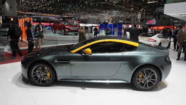 Aston Martin V8 Vantage N430 | <a href="https://gutenberg.quatrorodas.abril.com.br/noticias/saloes/genebra-2014/aston-martin-levara-edicoes-especiais-vantage-db9-genebra-774029.shtml" rel="migration">Leia mais</a> | <a href="https://gutenberg.quatrorodas.abril.com.br/galerias/saloes/genebra/20" rel="migration"></a> Aston Martin V8 Vantage N430 | <a href="https://gutenberg.quatrorodas.abril.com.br/noticias/saloes/genebra-2014/aston-martin-levara-edicoes-especiais-vantage-db9-genebra-774029.shtml" rel="migration">Leia mais</a> | <a href="https://gutenberg.quatrorodas.abril.com.br/galerias/saloes/genebra/20" rel="migration"></a>