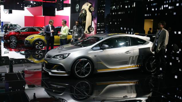 Opel Astra OPC Extreme | <a href="https://gutenberg.quatrorodas.abril.com.br/noticias/saloes/genebra-2014/opel-mostra-astra-opc-extreme-detalhes-774644.shtml" rel="migration">Leia mais</a> | <a href="https://gutenberg.quatrorodas.abril.com.br/galerias/saloes/genebra/2014/direto-genebra-parte-1" rel="migration"></a> Opel Astra OPC Extreme | <a href="https://gutenberg.quatrorodas.abril.com.br/noticias/saloes/genebra-2014/opel-mostra-astra-opc-extreme-detalhes-774644.shtml" rel="migration">Leia mais</a> | <a href="https://gutenberg.quatrorodas.abril.com.br/galerias/saloes/genebra/2014/direto-genebra-parte-1" rel="migration"></a>