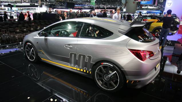 Opel Astra OPC Extreme | <a href="https://gutenberg.quatrorodas.abril.com.br/noticias/saloes/genebra-2014/opel-mostra-astra-opc-extreme-detalhes-774644.shtml" rel="migration">Leia mais</a>| <a href="https://gutenberg.quatrorodas.abril.com.br/galerias/saloes/genebra/2014/direto-genebra-parte-1-" rel="migration"></a> Opel Astra OPC Extreme | <a href="https://gutenberg.quatrorodas.abril.com.br/noticias/saloes/genebra-2014/opel-mostra-astra-opc-extreme-detalhes-774644.shtml" rel="migration">Leia mais</a>| <a href="https://gutenberg.quatrorodas.abril.com.br/galerias/saloes/genebra/2014/direto-genebra-parte-1-" rel="migration"></a>