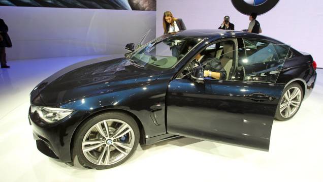 BMW Série 4 Gran Coupè | <a href="https://gutenberg.quatrorodas.abril.com.br/noticias/saloes/genebra-2014/imagens-oficiais-bmw-serie-4-gran-coupe-sao-reveladas-772176.shtml" rel="migration">Leia mais</a>| <a href="https://gutenberg.quatrorodas.abril.com.br/galerias/saloes/genebra/2014/direto-g" rel="migration"></a> BMW Série 4 Gran Coupè | <a href="https://gutenberg.quatrorodas.abril.com.br/noticias/saloes/genebra-2014/imagens-oficiais-bmw-serie-4-gran-coupe-sao-reveladas-772176.shtml" rel="migration">Leia mais</a>| <a href="https://gutenberg.quatrorodas.abril.com.br/galerias/saloes/genebra/2014/direto-g" rel="migration"></a>