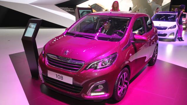 Peugeot 108 | <a href="https://gutenberg.quatrorodas.abril.com.br/noticias/saloes/genebra-2014/imagem-vazada-peugeot-revela-novo-108-773514.shtml" rel="migration">Leia mais</a>| <a href="https://gutenberg.quatrorodas.abril.com.br/galerias/saloes/genebra/2014/direto-genebra-parte-1-775644.shtml" rel="migration"></a> Peugeot 108 | <a href="https://gutenberg.quatrorodas.abril.com.br/noticias/saloes/genebra-2014/imagem-vazada-peugeot-revela-novo-108-773514.shtml" rel="migration">Leia mais</a>| <a href="https://gutenberg.quatrorodas.abril.com.br/galerias/saloes/genebra/2014/direto-genebra-parte-1-775644.shtml" rel="migration"></a>