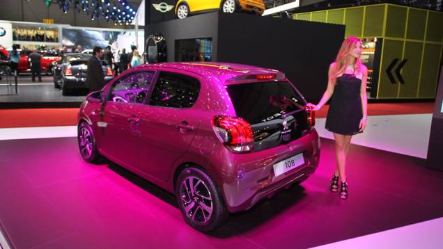 Peugeot 108 | <a href="https://gutenberg.quatrorodas.abril.com.br/noticias/saloes/genebra-2014/imagem-vazada-peugeot-revela-novo-108-773514.shtml" rel="migration">Leia mais</a>| <a href="https://gutenberg.quatrorodas.abril.com.br/galerias/saloes/genebra/2014/direto-genebra-parte-1-775644.shtml" rel="migration"></a> Peugeot 108 | <a href="https://gutenberg.quatrorodas.abril.com.br/noticias/saloes/genebra-2014/imagem-vazada-peugeot-revela-novo-108-773514.shtml" rel="migration">Leia mais</a>| <a href="https://gutenberg.quatrorodas.abril.com.br/galerias/saloes/genebra/2014/direto-genebra-parte-1-775644.shtml" rel="migration"></a>