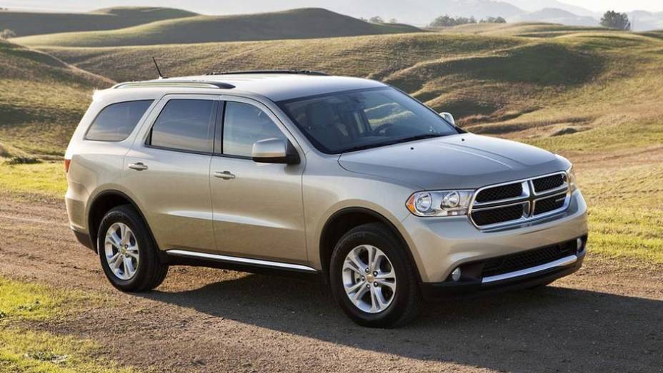 Com espa&ccedil;o de sobra para sete pessoas, o SUV &eacute; o segundo modelo da Dodge no Brasil | <a href="https://gutenberg.quatrorodas.abril.com.br/carros/lancamentos//dodge-durango-736268.shtml" rel="migration">Leia mais</a>