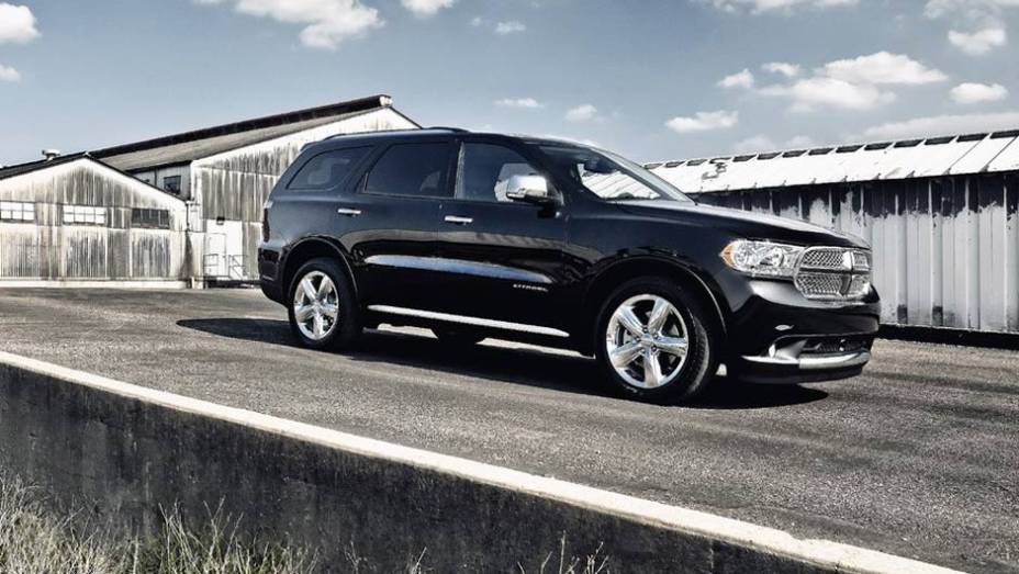 O motor 3.6 V6 Pentastar entrega 286 cv, acoplado a um c&acirc;mbio autom&aacute;tico de cinco marchas | <a href="https://gutenberg.quatrorodas.abril.com.br/carros/lancamentos//dodge-durango-736268.shtml" rel="migration">Leia mais</a>