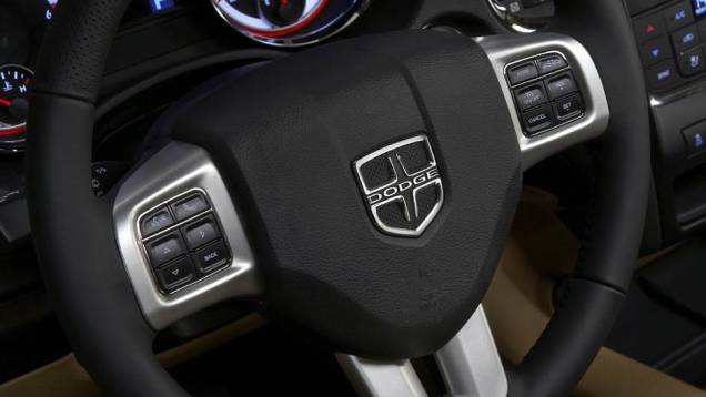 Comandos de som no volante são de série, mas falta um GPS; preços do Durango começam em R$ 179.900 | <a href="https://gutenberg.quatrorodas.abril.com.br/carros/lancamentos//dodge-durango-736268.shtml" rel="migration">Leia mais</a> Comandos de som no volante são de série, mas falta um GPS; preços do Durango começam em R$ 179.900 | <a href="https://gutenberg.quatrorodas.abril.com.br/carros/lancamentos//dodge-durango-736268.shtml" rel="migration">Leia mais</a>