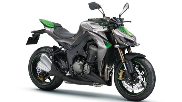 Modelo chega às concessionárias da marca até o fim de abril por R$ 48.990, na versão standard | <a href="https://gutenberg.quatrorodas.abril.com.br/moto/noticias/kawasaki-lanca-z1000-2015-brasil-778522.shtml" rel="migration">Leia mais</a> Modelo chega às concessionárias da marca até o fim de abril por R$ 48.990, na versão standard | <a href="https://gutenberg.quatrorodas.abril.com.br/moto/noticias/kawasaki-lanca-z1000-2015-brasil-778522.shtml" rel="migration">Leia mais</a>