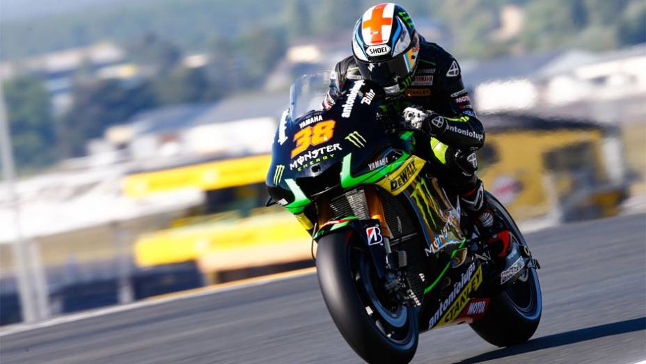 Bradley Smith fecha o Top 10 do grid de largada de Le Mans | <a href="https://gutenberg.quatrorodas.abril.com.br/moto/noticias/motogp-marquez-pole-le-mans-783126.shtml" rel="migration">Leia mais</a>