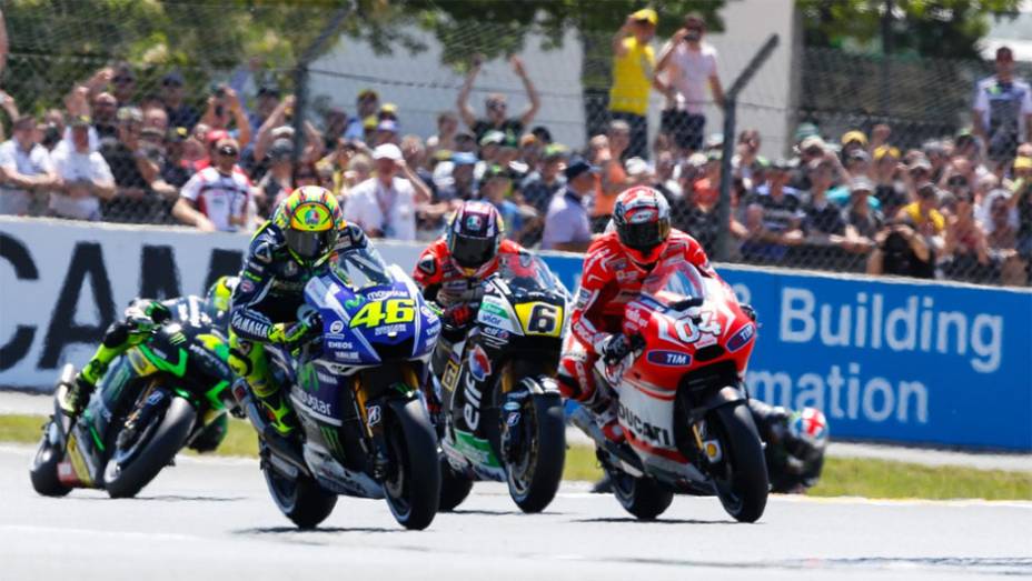 Valentino Rossi ficou com o segundo lugar | <a href="https://gutenberg.quatrorodas.abril.com.br/moto/noticias/motogp-marquez-vence-quinta-seguida-2014-783148.shtml" rel="migration">Leia mais</a>