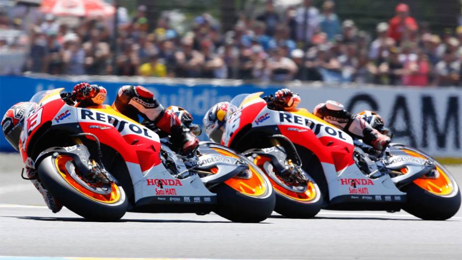 Dani Pedrosa, sendo ultrapassado por Márquez, foi o quinto | <a href="https://gutenberg.quatrorodas.abril.com.br/moto/noticias/motogp-marquez-vence-quinta-seguida-2014-783148.shtml" rel="migration">Leia mais</a>