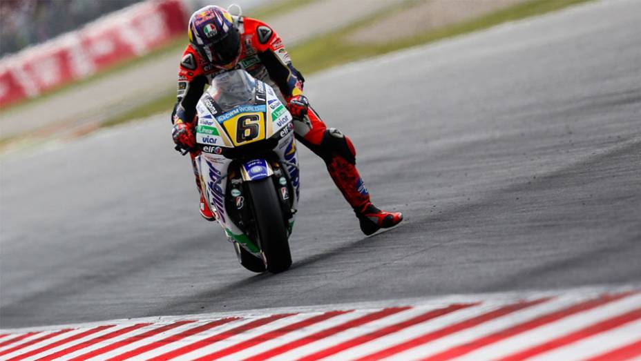 O alemão Stefan Bradl terminou a prova em quinto, na Catalunha | <a href="https://gutenberg.quatrorodas.abril.com.br/moto/noticias/motogp-marquez-vence-corrida-emocionante-barcelona-786084.shtml" rel="migration">Leia mais</a>