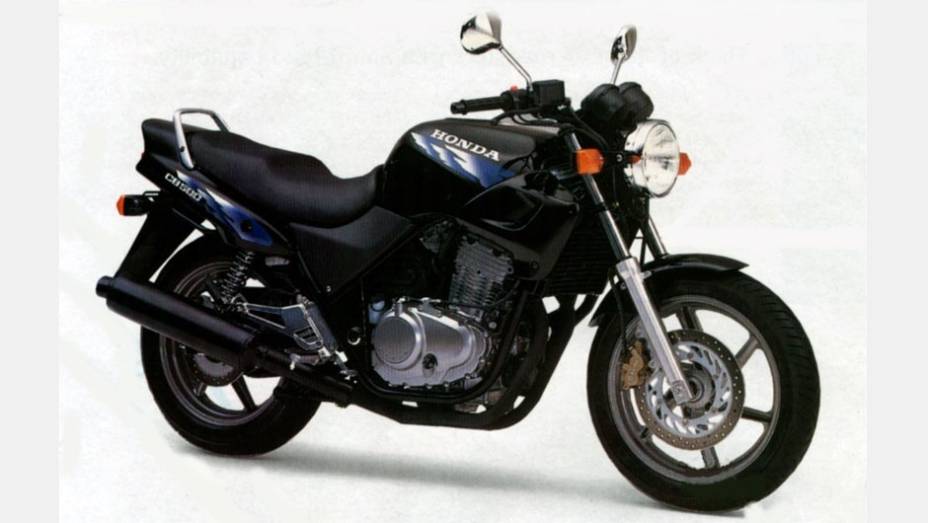 Mais uma clássica da Honda, a CB 500, ou CBzona, foi produzida de 1997 a 2005. Para a alegria dos fãs, em 2013 Honda anunciou a volta do modelo