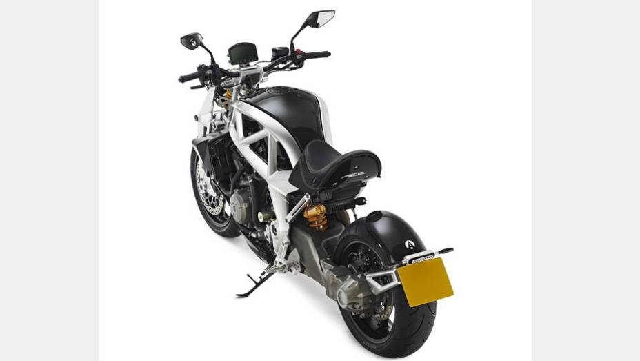 As principais mudanças entre os dois modelos estão essencialmente no desenho do garfo e na disposição e forma do assento | <a href="https://gutenberg.quatrorodas.abril.com.br/moto/noticias/ariel-retorna-ao-mundo-duas-rodas-ace-2015-787267.shtml" rel="migration">Leia mais</a>