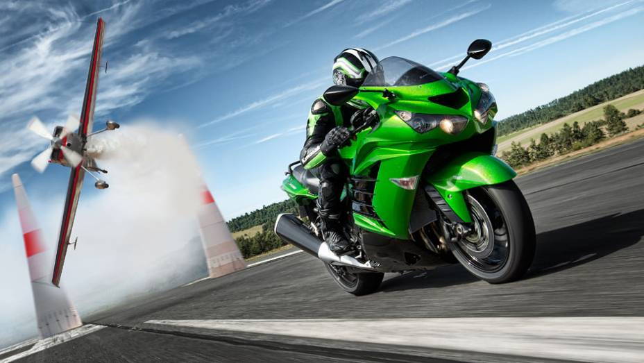 1- Kawasaki Ninja ZX-14R - A superesportiva que lidera a lista conta com motor de 1.441 cc e entrega até 210 cavalos a 10.000 rpm, 15,7 mkgf de torque a 7.500 rpm, pesando 268 kg (com ABS). Para domar essa potência toda, ela conta com vários mapas de inj