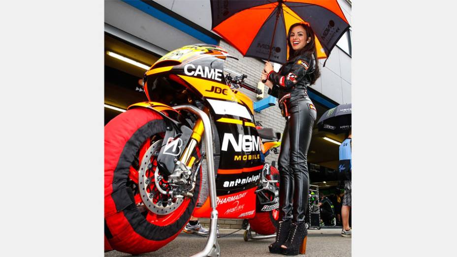 Veja as belas Garotas da MotoGP, etapa da Holanda | <a href="https://gutenberg.quatrorodas.abril.com.br/moto/galerias/competicoes/motogp-2014-assen-787516.shtml" rel="migration">Leia mais</a>