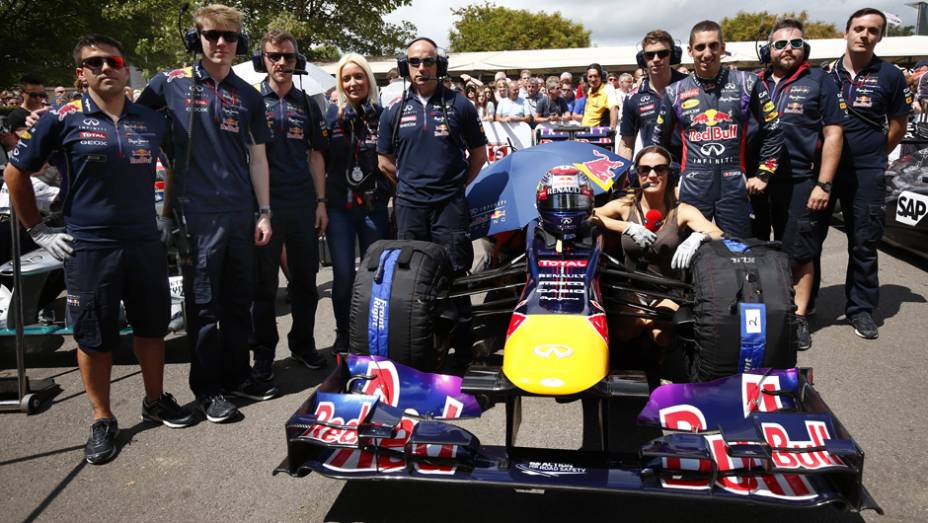 O suíço atualmente é o terceiro piloto da equipe Red Bull de F-1 | <a href="https://gutenberg.quatrorodas.abril.com.br/galerias/especiais/festival-goodwood-2014-parte-1-787499.shtml" rel="migration">Parte 1</a>