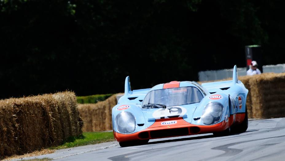 Raridade! Um Porsche 917k durante a subida de montanha | <a href="https://gutenberg.quatrorodas.abril.com.br/galerias/especiais/festival-goodwood-2014-parte-1-787499.shtml" rel="migration">Parte 1</a>