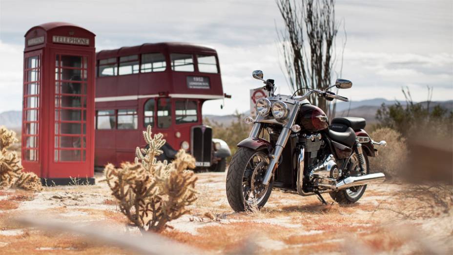 Triumph lan&ccedil;a Thunderbird Commander no Brasil | <a href="https://gutenberg.quatrorodas.abril.com.br/moto/noticias/triumph-lanca-thunderbird-commander-brasil-791427.shtml" rel="migration">Leia mais</a>