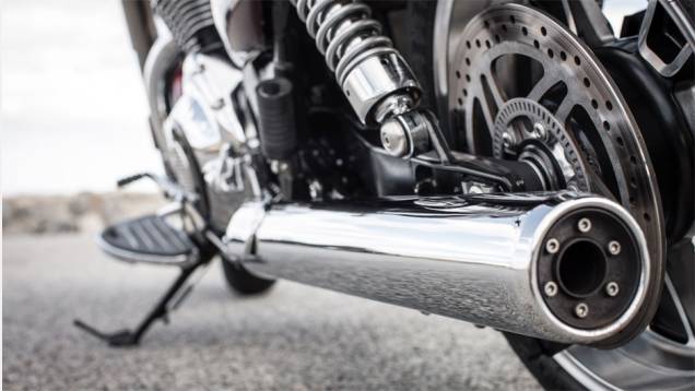 Tubo de escape cromado chama a atenção e entrega bom ronco | <a href="https://gutenberg.quatrorodas.abril.com.br/moto/noticias/triumph-lanca-thunderbird-commander-brasil-791427.shtml" rel="migration">Leia mais</a> Tubo de escape cromado chama a atenção e entrega bom ronco | <a href="https://gutenberg.quatrorodas.abril.com.br/moto/noticias/triumph-lanca-thunderbird-commander-brasil-791427.shtml" rel="migration">Leia mais</a>