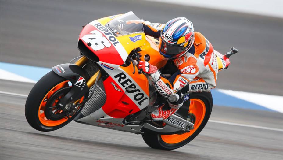 Em oitavo aparece Dani Pedrosa | <a href="https://gutenberg.quatrorodas.abril.com.br/moto/noticias/motogp-marquez-conquista-pole-indianapolis-795041.shtml" rel="migration">Leia mais</a>