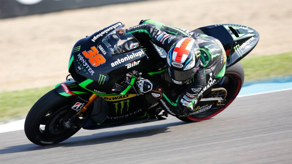 Bradley Smith foi o nono | <a href="https://gutenberg.quatrorodas.abril.com.br/moto/noticias/motogp-marquez-conquista-pole-indianapolis-795041.shtml" rel="migration">Leia mais</a>