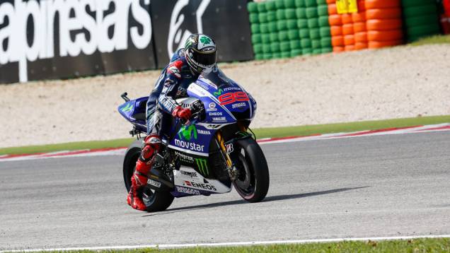 Lorenzo fez boa prova e foi o segundo | <a href="https://gutenberg.quatrorodas.abril.com.br/moto/noticias/valentino-rossi-vence-casa-torcida-faz-festa-pista-799871.shtml" rel="migration">Leia mais</a> Lorenzo fez boa prova e foi o segundo | <a href="https://gutenberg.quatrorodas.abril.com.br/moto/noticias/valentino-rossi-vence-casa-torcida-faz-festa-pista-799871.shtml" rel="migration">Leia mais</a>